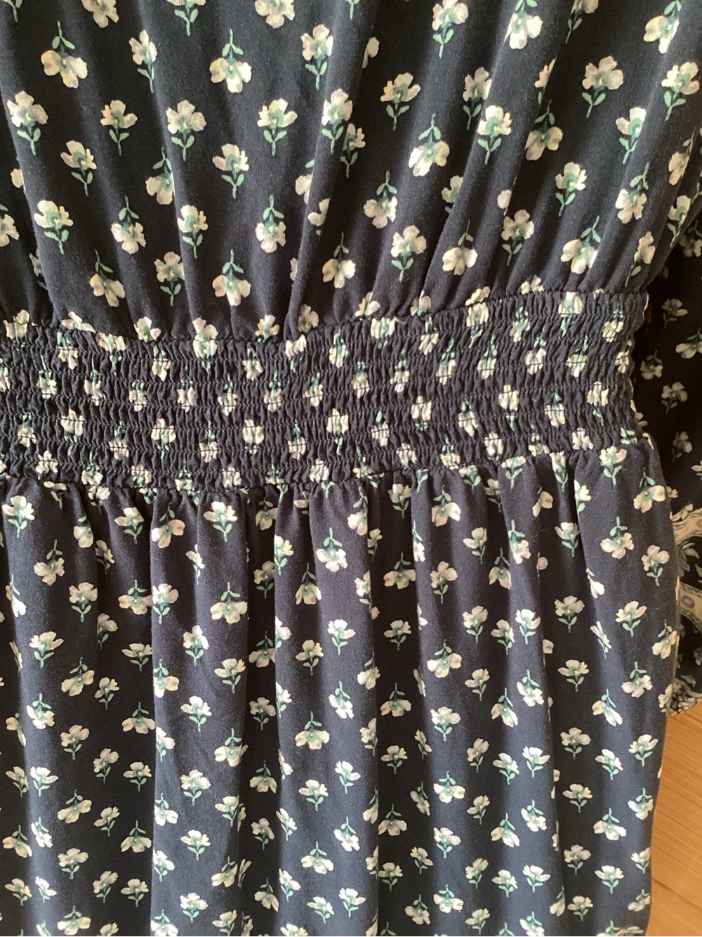 ❤️ LUCKY BRAND Smocked Waist Dress Sz S Navy Blue Floral V-Neck - Picture 5 of 10